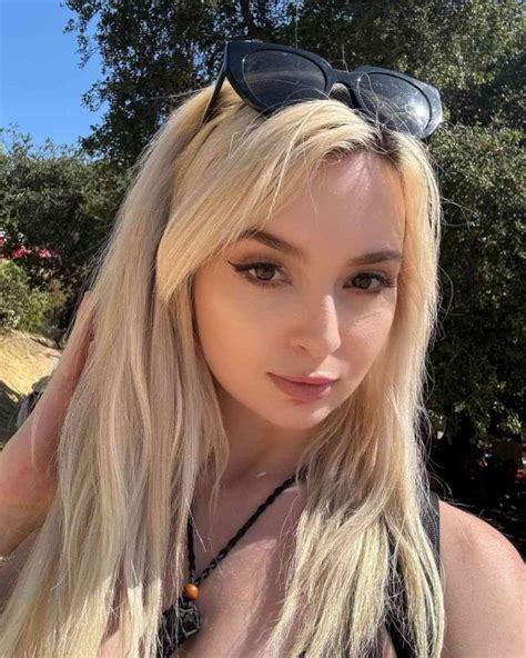 Lexi Lore Bio, Career, Net Worth, Boyfriend, Age, And。